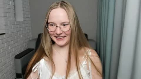 Snapshot of miya_mimi chatting on January 9, 2025, 4:28 pm Miya online show from January 9, 2025, 4:28 pm