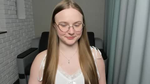 Snapshot of miya_mimi chatting on January 11, 2025, 7:16 pm Miya online show from January 11, 2025, 7:16 pm