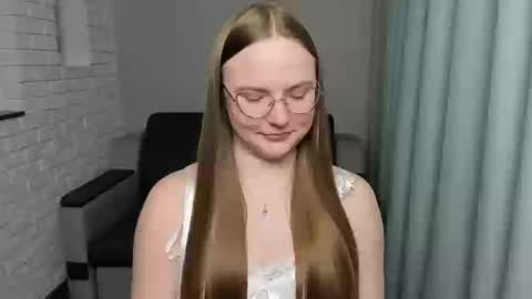 Snapshot of miya_mimi chatting on January 11, 2025, 10:18 pm Miya online show from January 11, 2025, 10:18 pm