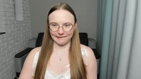 Snapshot of miya_mimi chatting on January 15, 2025, 12:41 am Miya online show from January 15, 2025, 12:41 am