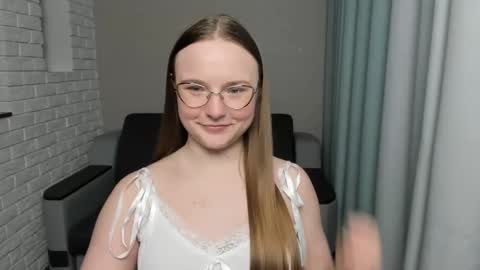 Snapshot of miya_mimi chatting on January 22, 2025, 9:21 pm Miya online show from January 22, 2025, 9:21 pm