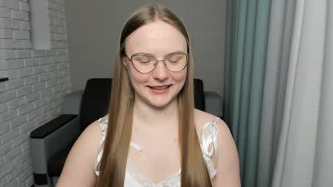 Snapshot of miya_mimi chatting on January 24, 2025, 4:39 pm Miya online show from January 24, 2025, 4:39 pm