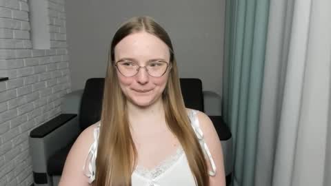 Snapshot of miya_mimi chatting on January 24, 2025, 10:51 pm Miya online show from January 24, 2025, 10:51 pm