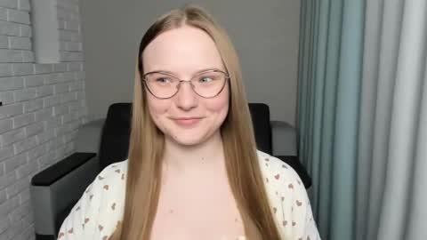 Snapshot of miya_mimi chatting on February 7, 2025, 2:15 pm Miya online show from February 7, 2025, 2:15 pm