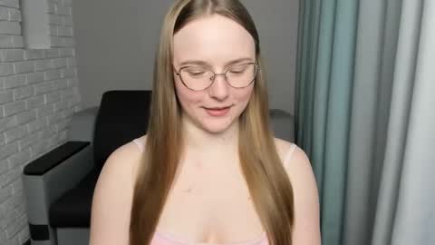 Snapshot of miya_mimi chatting on February 14, 2025, 9:32 pm Miya online show from February 14, 2025, 9:32 pm