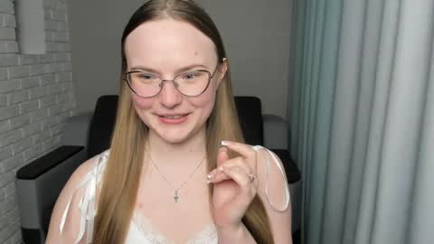 Snapshot of miya_mimi chatting on March 11, 2025, 9:37 pm Miya online show from March 11, 2025, 9:37 pm