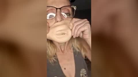 Snapshot of mizzbertinelli chatting on June 12, 2026, 2:32 am Mizz online show from June 12, 2026, 2:32 am