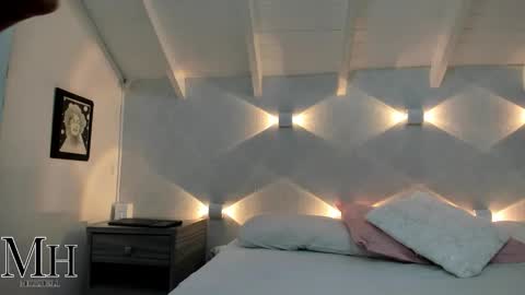 mizzhell_ online show from November 24, 2025, 12:38 pm