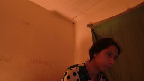 MoonLipson online show from April 1, 2026, 4:35 am