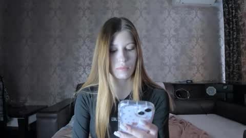 Lili online show from September 9, 2025, 10:37 am