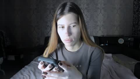 Lili online show from November 13, 2025, 10:03 am