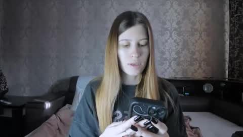 Lili online show from November 23, 2025, 10:26 am