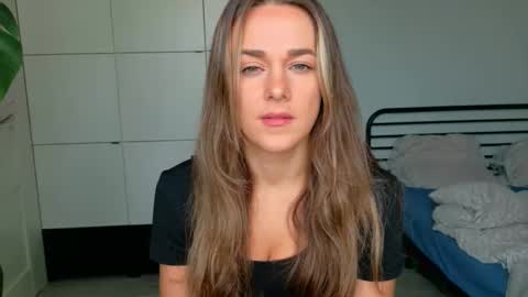 mmminnie online show from October 22, 2025, 11:10 am