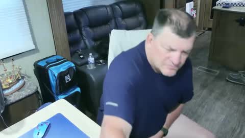 mmmthatsfunnn online show from October 5, 2025, 11:13 pm