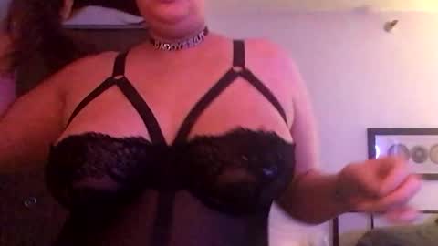 Snapshot of mngirlie chatting on November 13, 2025, 11:14 pm MnGirlie online show from November 13, 2025, 11:14 pm