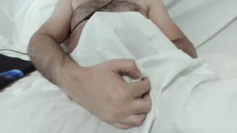 Snapshot of mo0085 chatting on October 22, 2025, 10:15 am Laith online show from October 22, 2025, 10:15 am