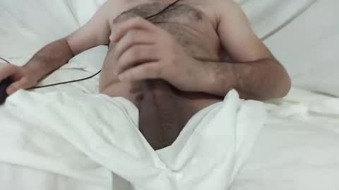 Snapshot of mo0085 chatting on October 24, 2025, 10:44 am Laith online show from October 24, 2025, 10:44 am