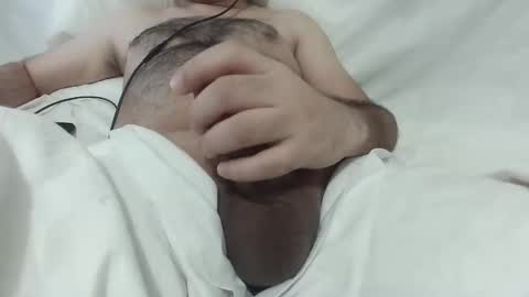 Snapshot of mo0085 chatting on November 28, 2025, 4:59 am Laith online show from November 28, 2025, 4:59 am