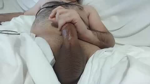 Snapshot of mo0085 chatting on December 2, 2025, 3:29 pm Laith online show from December 2, 2025, 3:29 pm