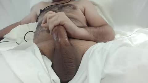 Snapshot of mo0085 chatting on December 4, 2025, 7:06 am Laith online show from December 4, 2025, 7:06 am