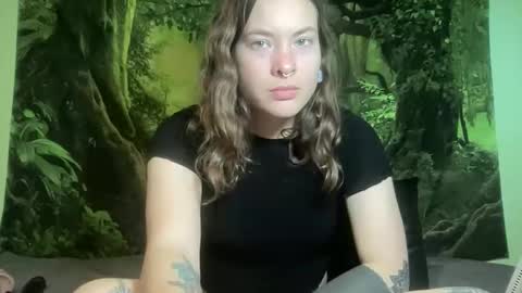 Snapshot of mo0n_goddess chatting on May 27, 2026, 2:52 am Misty online show from May 27, 2026, 2:52 am