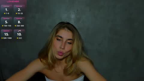 Snapshot of moanamo chatting on May 10, 2026, 1:27 pm Princess Moana online show from May 10, 2026, 1:27 pm