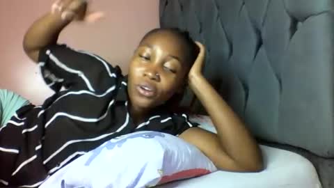 Snapshot of mochakei chatting on October 9, 2025, 7:34 pm mochakei online show from October 9, 2025, 7:34 pm