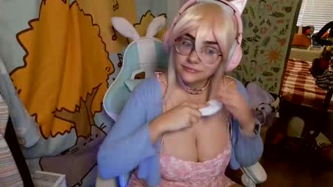 Snapshot of mochi_rainbow chatting on January 15, 2025, 8:37 pm The Mochi Rainbow Variety Show online show from January 15, 2025, 8:37 pm