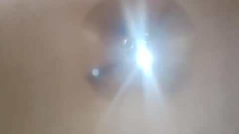 Snapshot of modelo_web18 chatting on December 2, 2025, 12:32 pm camilo online show from December 2, 2025, 12:32 pm