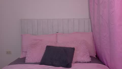 zoe ross online show from February 3, 2026, 7:08 pm