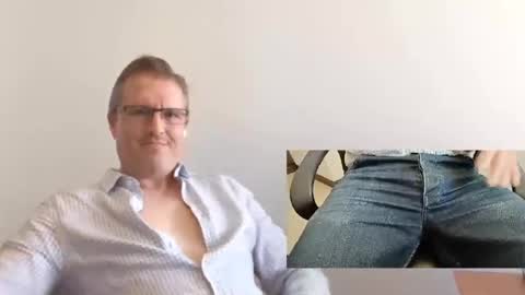 Snapshot of moe_001 chatting on September 29, 2025, 6:57 pm Moe online show from September 29, 2025, 6:57 pm