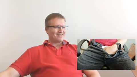 Snapshot of moe_001 chatting on October 3, 2025, 7:11 pm Moe online show from October 3, 2025, 7:11 pm