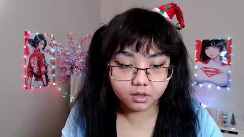 Snapshot of moertomlly chatting on December 22, 2025, 4:31 am Molly online show from December 22, 2025, 4:31 am