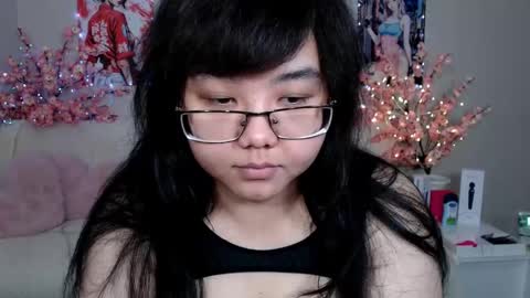 Snapshot of moertomlly chatting on April 26, 2026, 3:37 am Molly online show from April 26, 2026, 3:37 am
