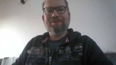 mofu781s online show from December 6, 2024, 7:54 am