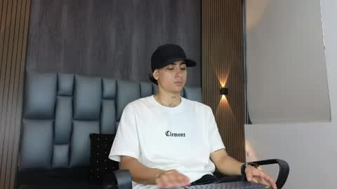 mohamed_malik online show from April 13, 2026, 11:59 am