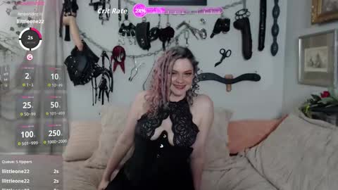 Snapshot of mohawkmischief chatting on December 2, 2025, 9:32 pm MohawkMischief online show from December 2, 2025, 9:32 pm