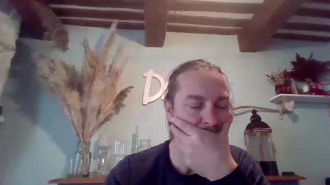 Snapshot of moi9876543210 chatting on January 27, 2025, 1:09 pm Julien online show from January 27, 2025, 1:09 pm