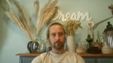 Snapshot of moi9876543210 chatting on September 19, 2025, 10:16 am Julien online show from September 19, 2025, 10:16 am