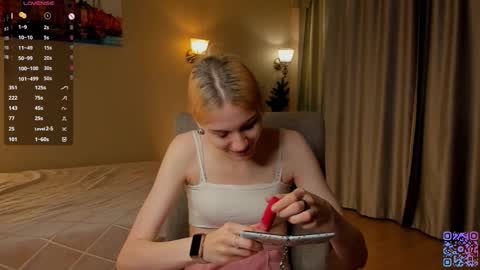 Laura online show from September 22, 2025, 1:29 am