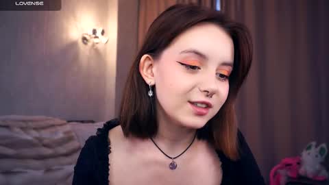 Snapshot of moiregathright chatting on October 11, 2025, 5:17 am My name is Eda online show from October 11, 2025, 5:17 am