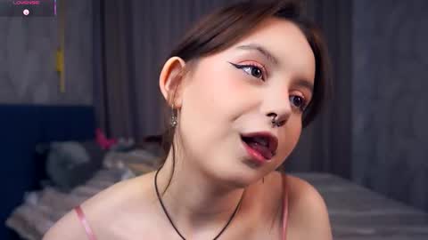 Snapshot of moiregathright chatting on October 23, 2025, 5:18 am My name is Eda online show from October 23, 2025, 5:18 am