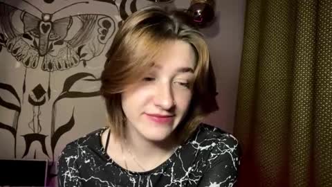 Snapshot of moiregathright chatting on January 6, 2026, 10:19 am My name is Eda online show from January 6, 2026, 10:19 am