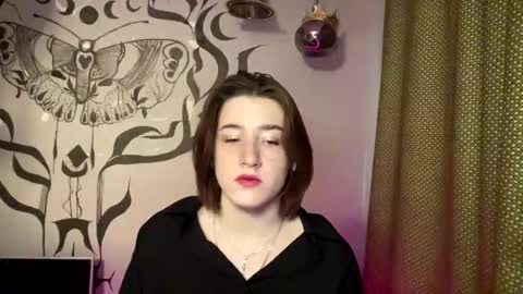 Snapshot of moiregathright chatting on January 7, 2026, 7:33 am My name is Eda online show from January 7, 2026, 7:33 am