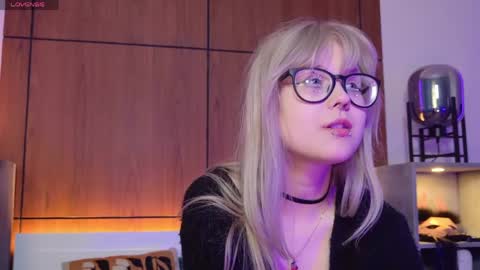 moliqin online show from April 12, 2026, 7:35 am