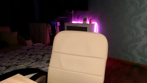 Snapshot of molli_and_tom chatting on June 30, 2026, 10:44 pm Bitcoin 1P8NuZxsaNsQTx7wJJJ7Ao1mic4nvJPVLC online show from June 30, 2026, 10:44 pm