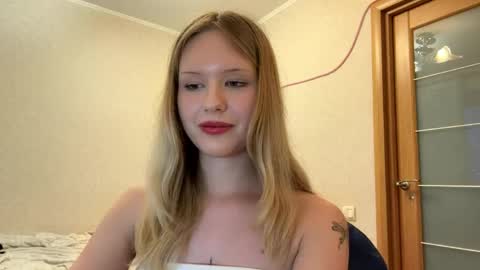 Snapshot of mollieadamek chatting on May 6, 2026, 2:11 pm Lisa online show from May 6, 2026, 2:11 pm