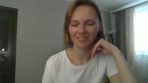 Snapshot of mollilove chatting on June 4, 2026, 3:40 pm mollilove online show from June 4, 2026, 3:40 pm