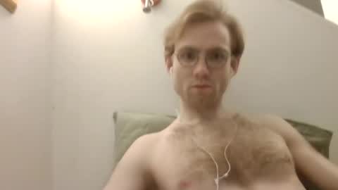 Snapshot of molliter chatting on February 3, 2025, 10:32 pm molliter online show from February 3, 2025, 10:32 pm