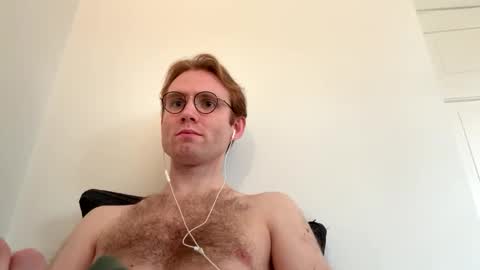 Snapshot of molliter chatting on October 16, 2025, 3:35 pm molliter online show from October 16, 2025, 3:35 pm